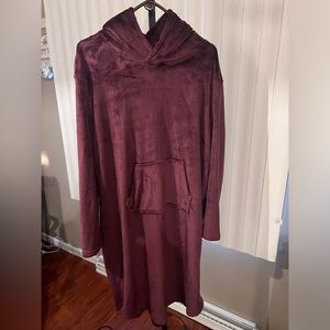 Maroon Plush Pull-Over Robe With Hoodie Size XL